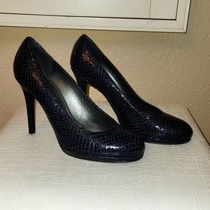 Stuart Weitzman size 9 leather pumps